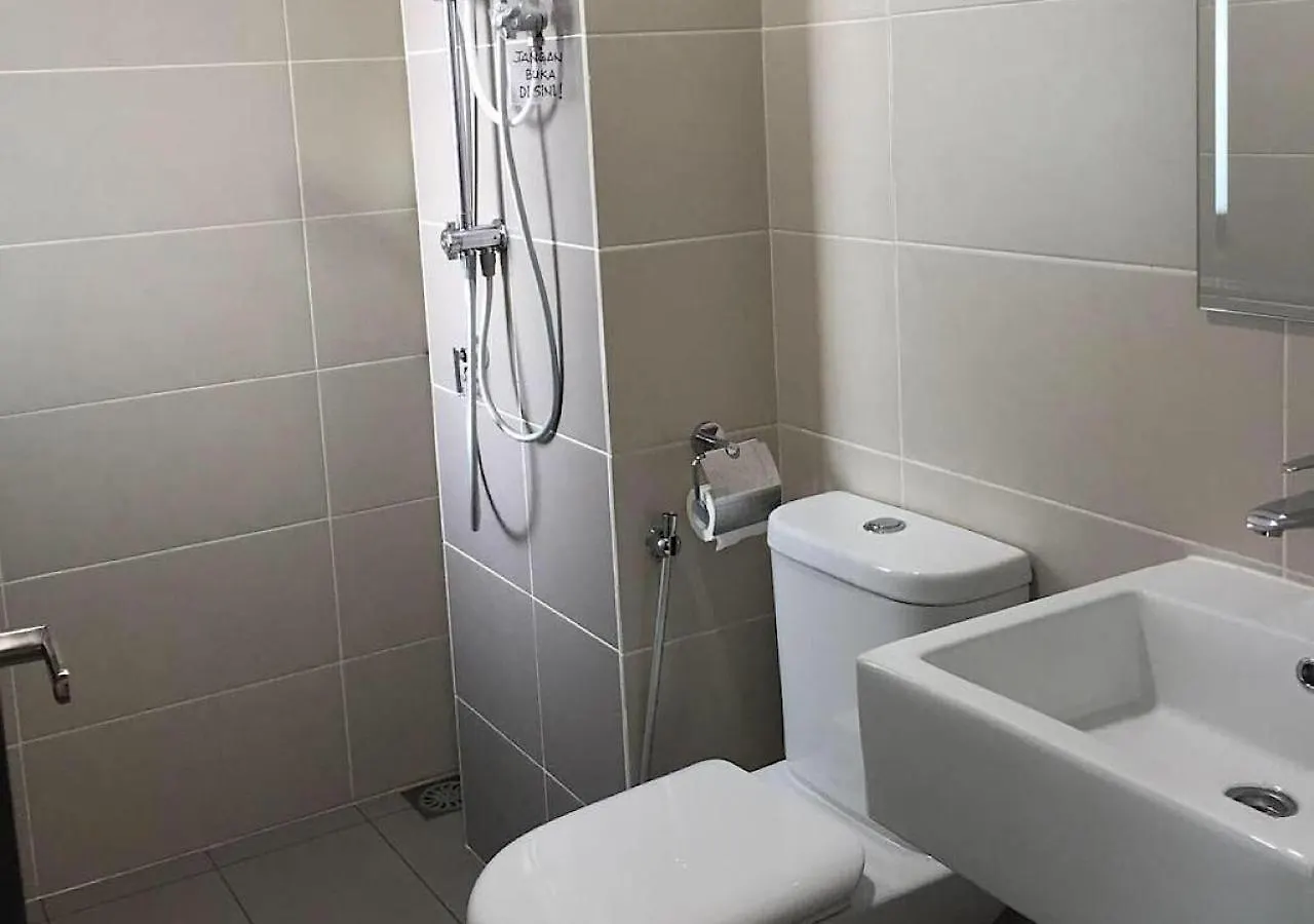 Emira Residence Sek 13 Shah Alam Wi-Fi Netflix 0*,