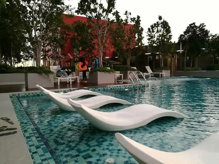 Emira Residence Sek 13 Shah Alam Wi-Fi Netflix Apartment